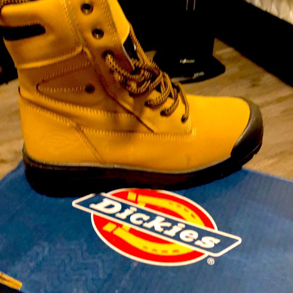 Brand new steel tow boots never worn great deal don’t miss out.